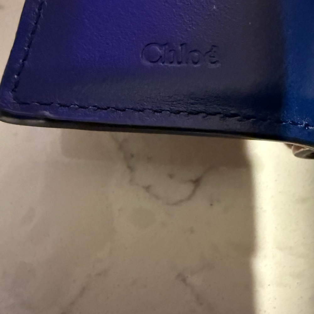 Chloé Small C Tri-Fold Wallet - Picture 6 of 7